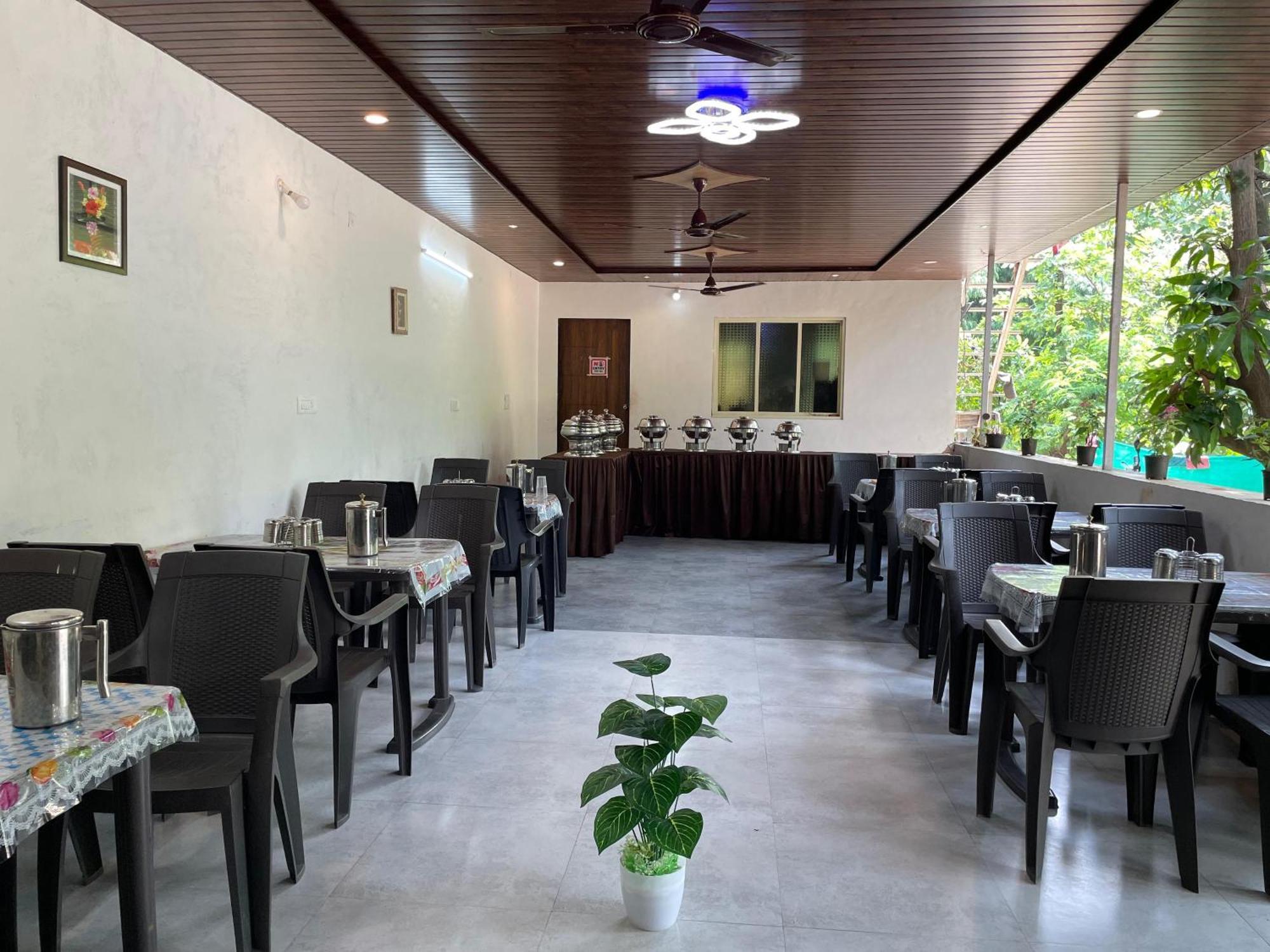 Riverland Farm And Resort Karjat Exteriör bild
