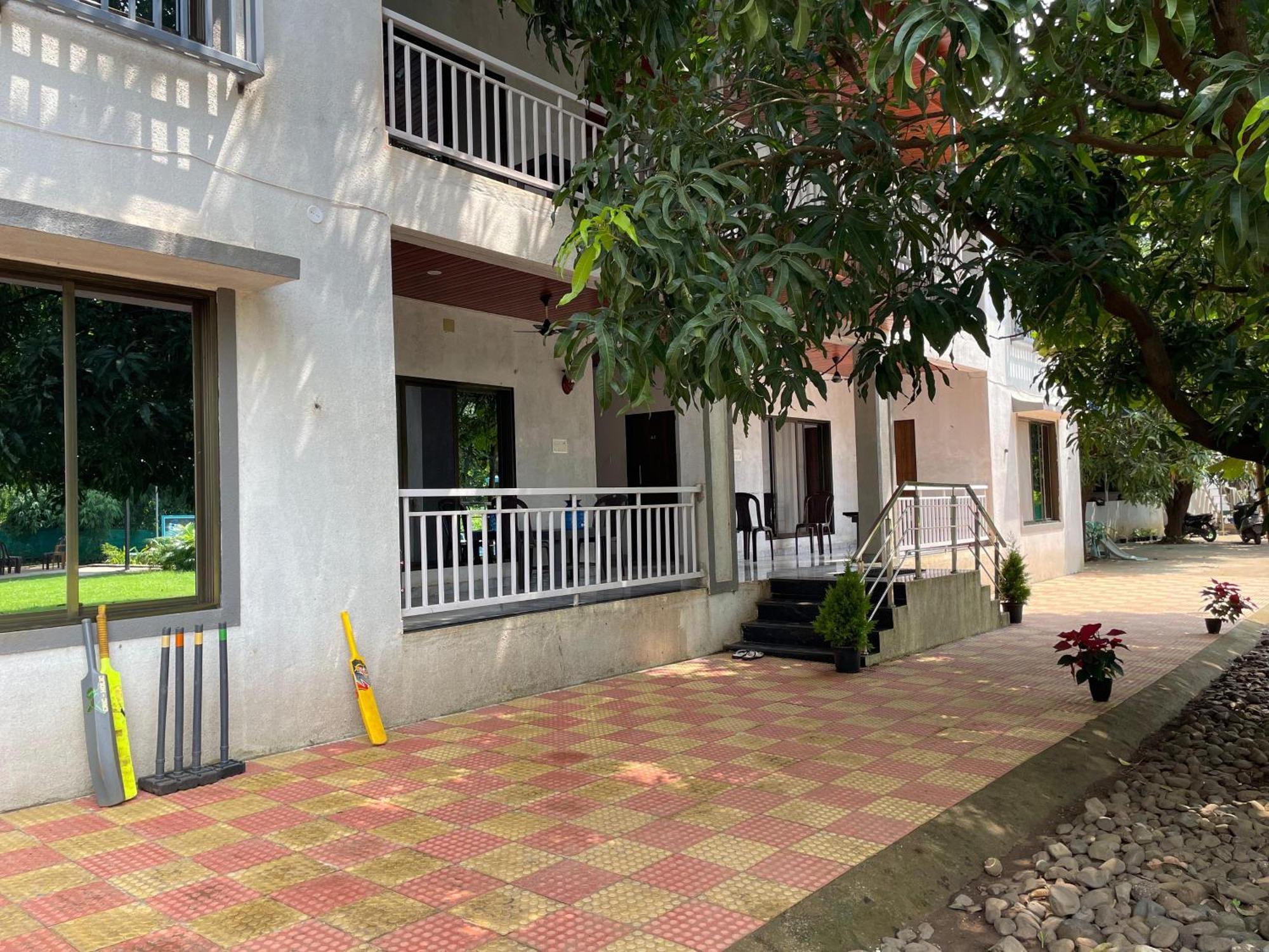 Riverland Farm And Resort Karjat Exteriör bild