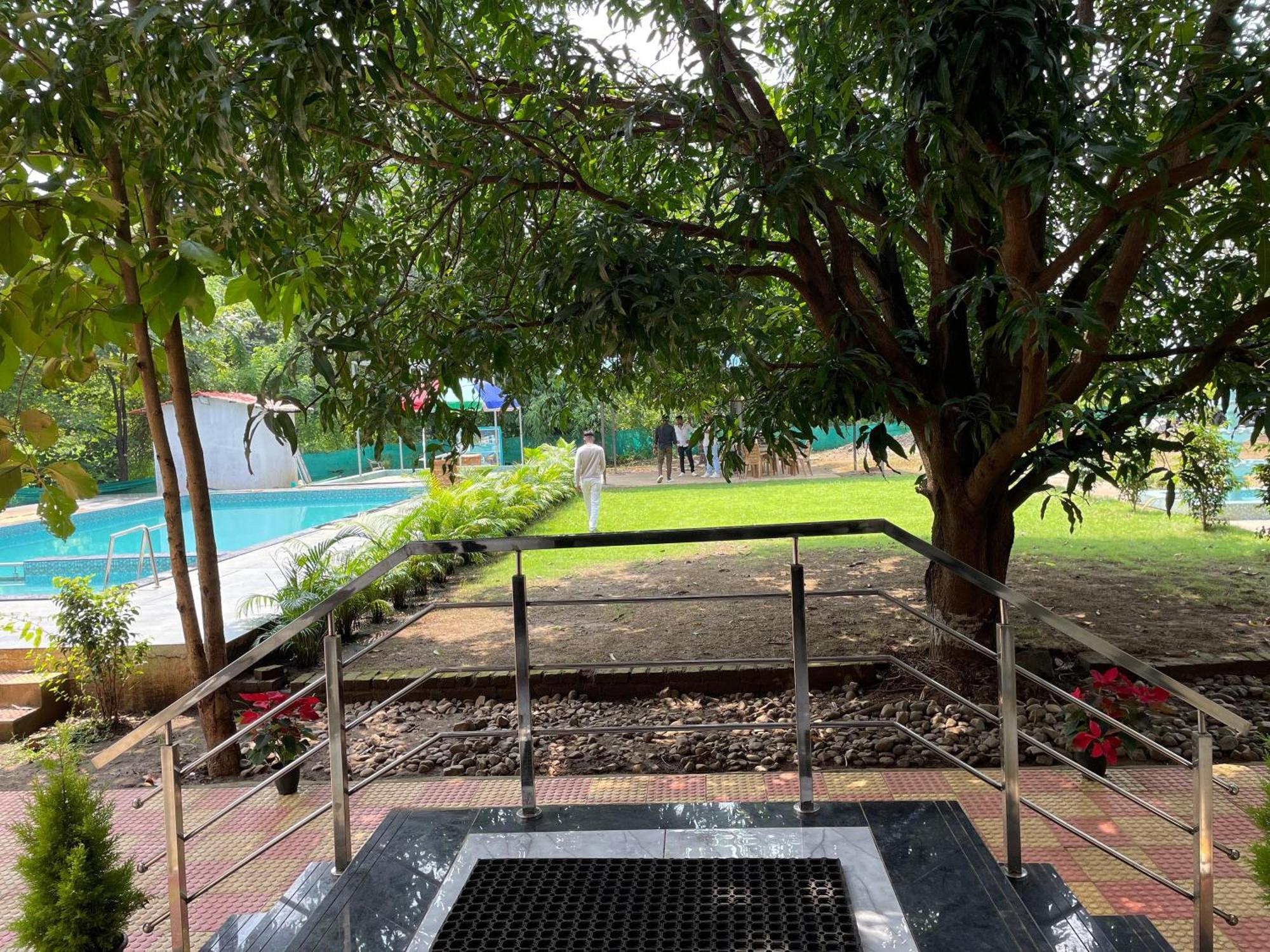 Riverland Farm And Resort Karjat Exteriör bild