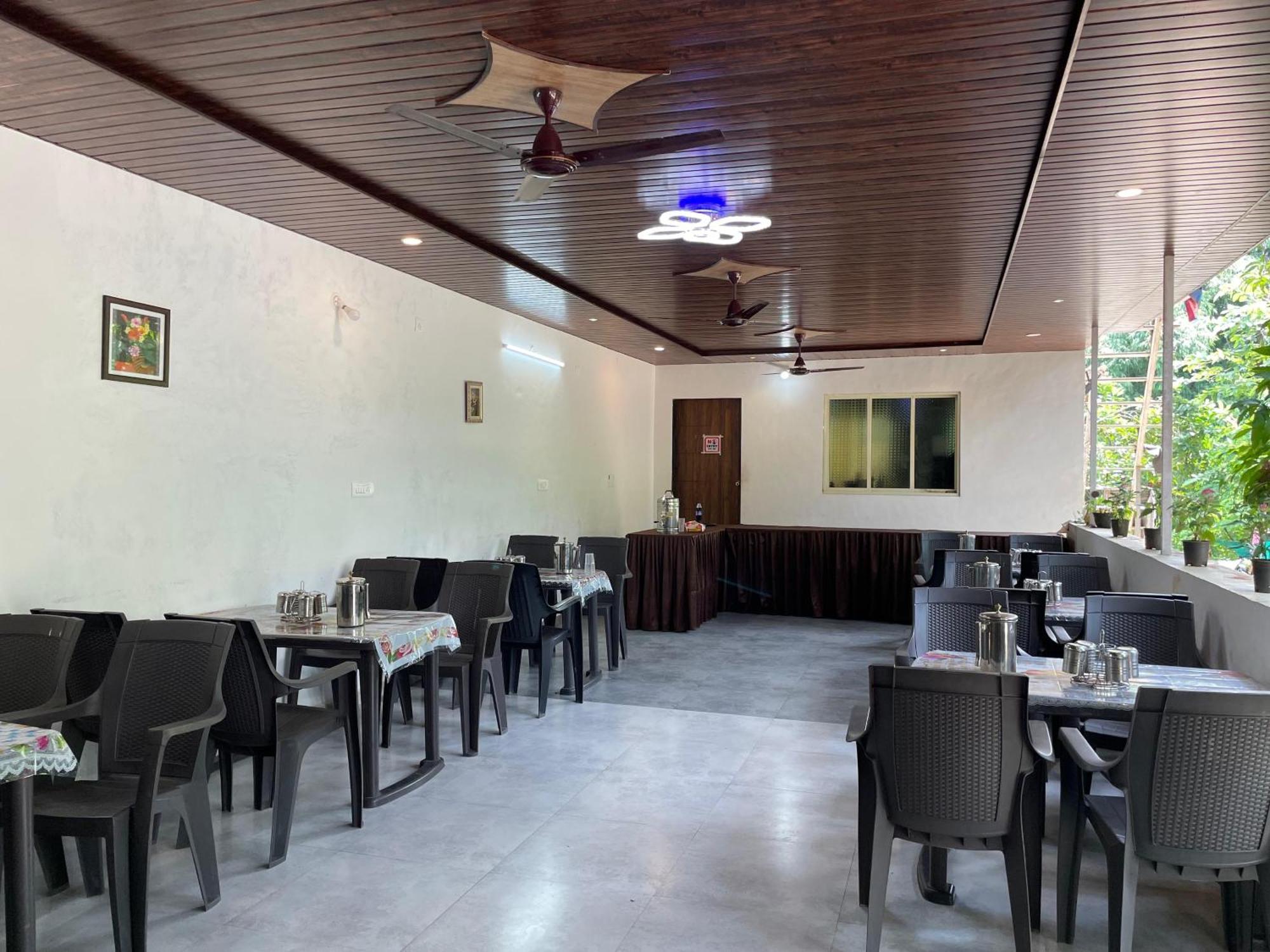 Riverland Farm And Resort Karjat Exteriör bild