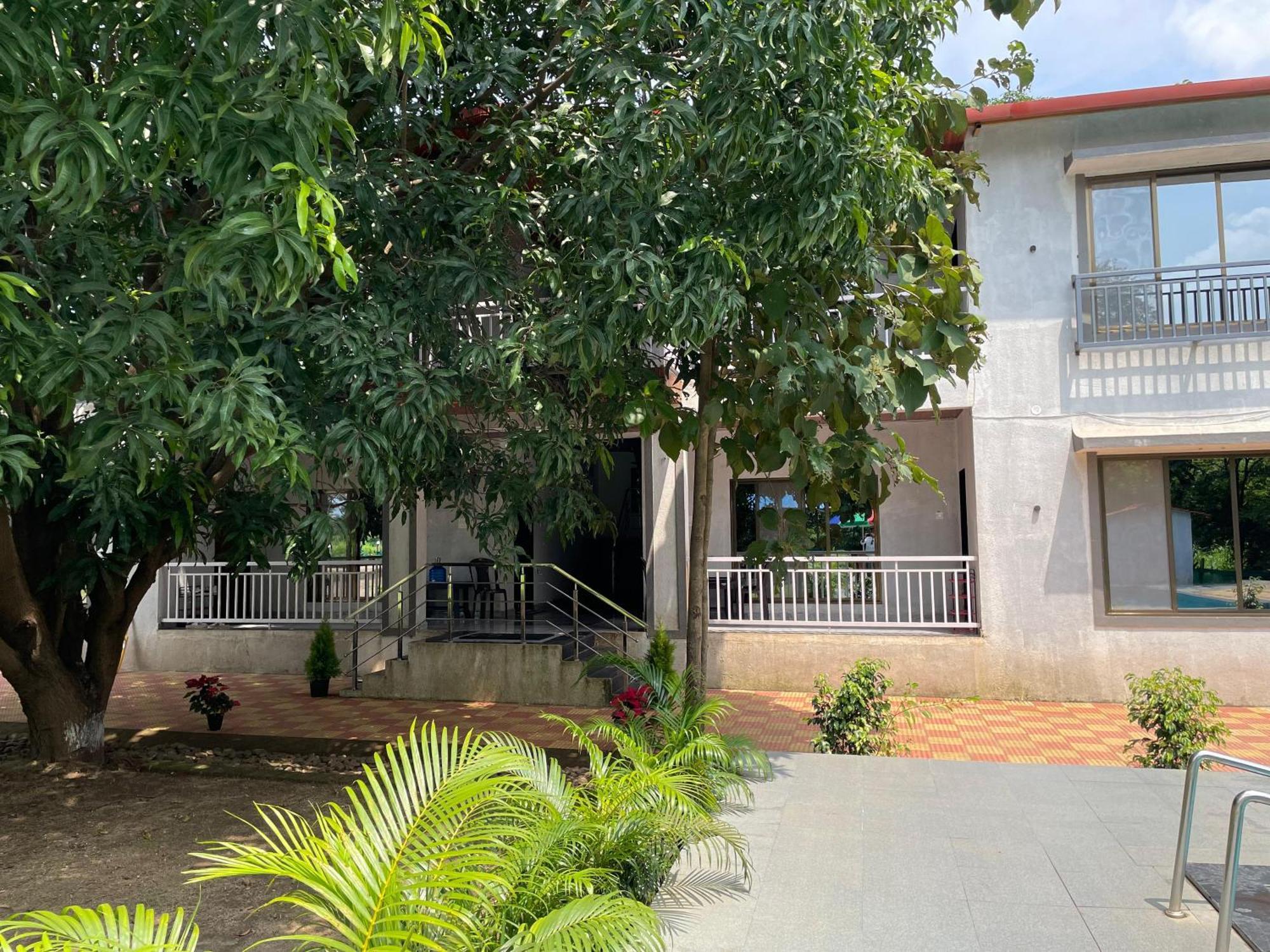 Riverland Farm And Resort Karjat Exteriör bild